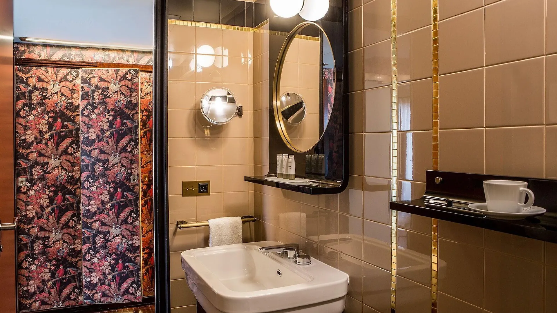 Du Rond-point Des Champs-elysees - Esprit De France 4*