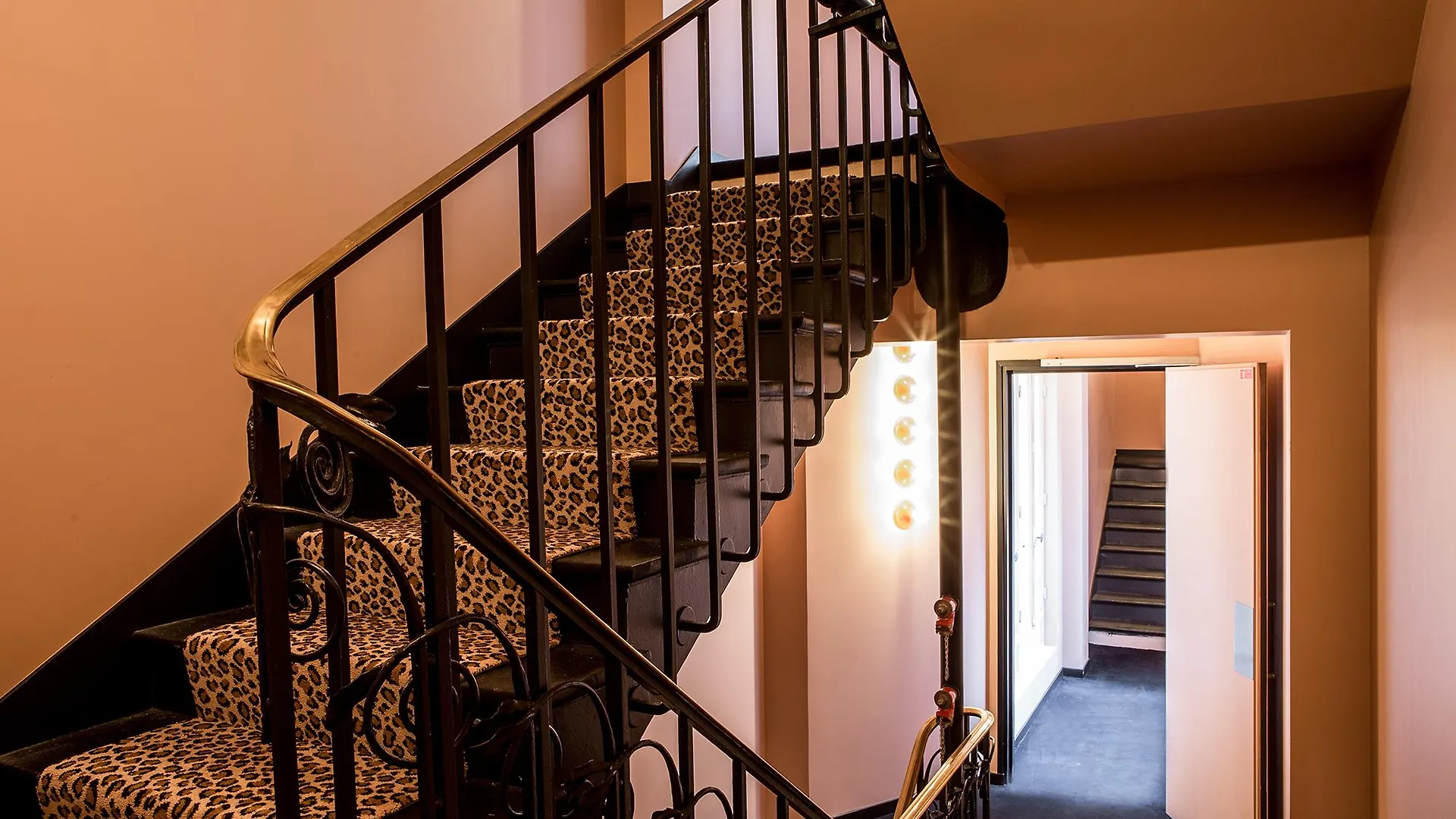 Hotel Du Rond-point Des Champs-elysees - Esprit De France Paris