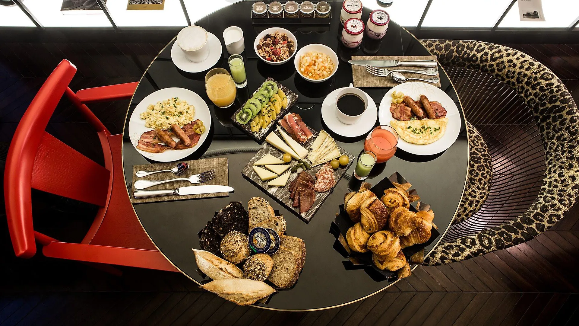Hotel Du Rond-point Des Champs-elysees - Esprit De France 4*