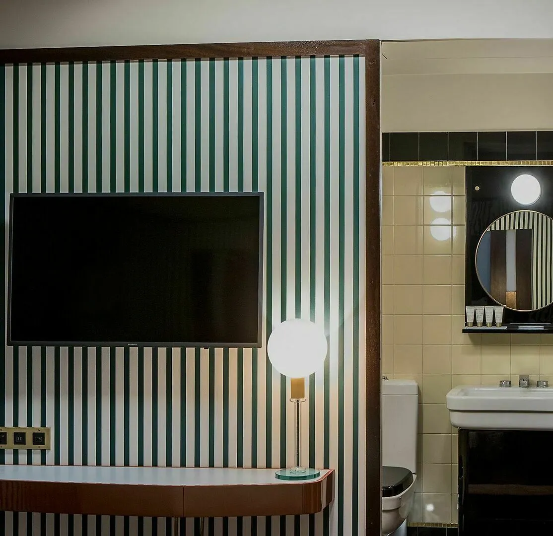 Hotel Du Rond-point Des Champs-elysees - Esprit De France 4*